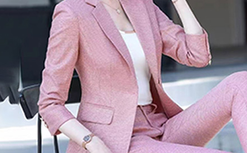 职场新人怎样挑兰州女式西装定做版型.jpg